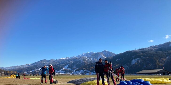 Zážitek nad Alpami: tandemový seskok z výšky 4000 m v netradiční lokalitě
