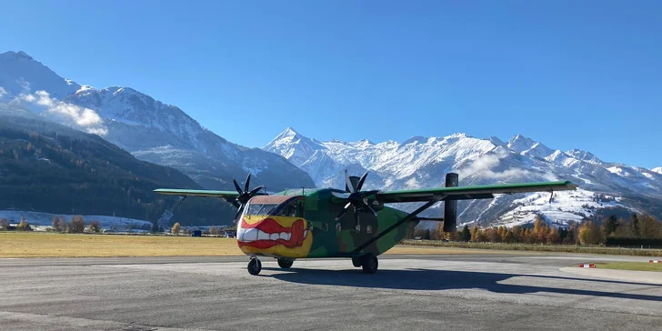 Zážitek nad Alpami: tandemový seskok z výšky 4000 m v netradiční lokalitě