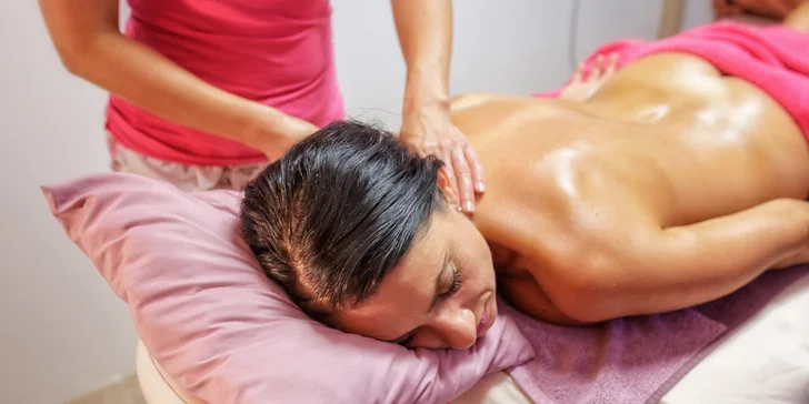 Relaxační a omlazující masáž celého těla pomocí přírodního oleje s betaglukanem