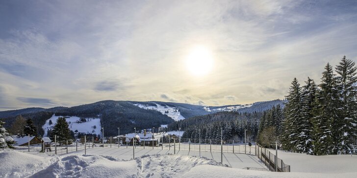 Pobyt v penzionu v Peci pod Sněžkou pro pár i rodinu: polopenze, zimní sporty i výlety