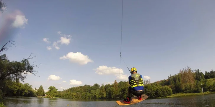 Wakeboard: hodina pronájmu celého vleku a vybavení pro 2 nebo 4 osoby