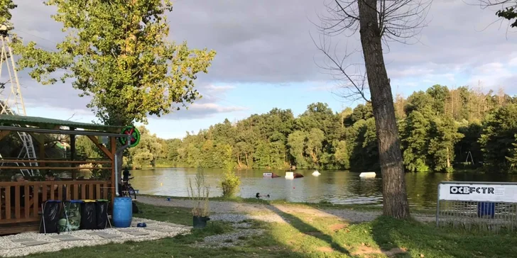 Wakeboard: hodina pronájmu celého vleku a vybavení pro 2 nebo 4 osoby