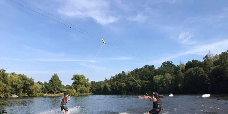 Wakeboard: hodina pronájmu celého vleku a vybavení pro 2 nebo 4 osoby