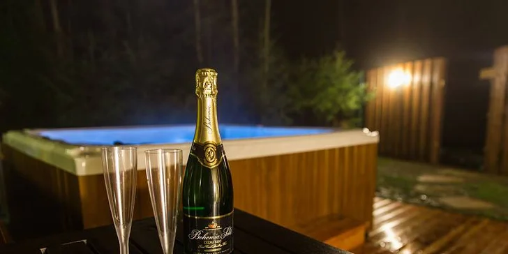Relax uprostřed lesů: 3chodové menu, masáž nebo sauna a vířivka pro dva