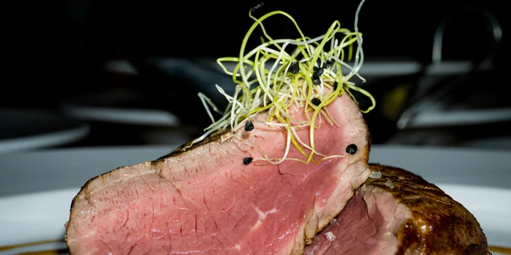 Čtyřchodové menu se steakem z lososa či hovězího pro 1 nebo 2 osoby
