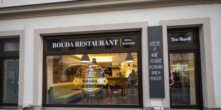 4chodové menu v restauraci Bouda Restaurant: tataráček z lososa, burger a hranolky či salát, dezert