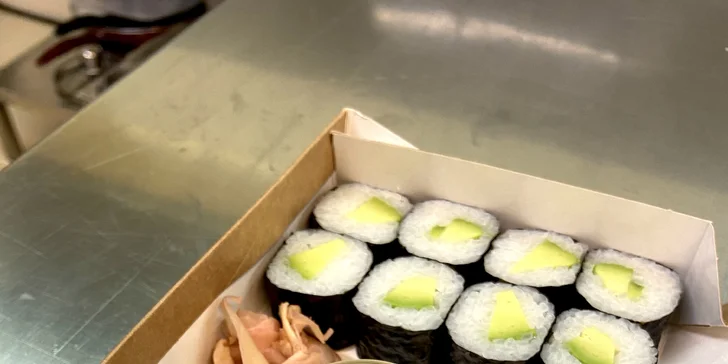 Sushi sety na odnos s sebou: 16, 18 a 34 kusů s avokádem, krevetami i lososem