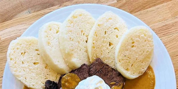 Otevřený voucher na jídlo i pití v hodnotě 500 až 1500 Kč: burgery, chuťovky k pivu i polední menu