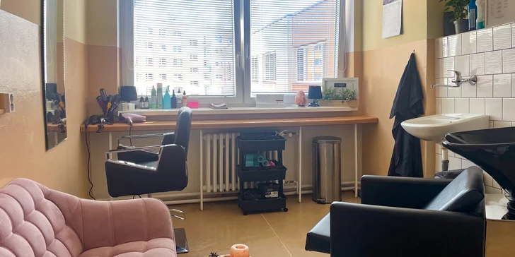 Vybrat si můžete vše od střihu, barvení, melíru, přelivu, trvalé až po profesionální keratinovou kúru.