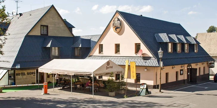 Parkovat můžete u hotelu zdarma.