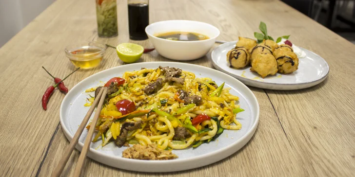 Parádní japonské menu pro 1 i 2: miso polévka, udon nudle a smažené ovoce