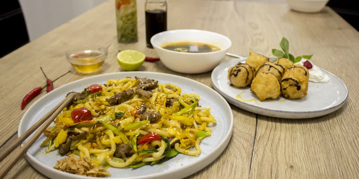 Parádní japonské menu pro 1 i 2: miso polévka, udon nudle a smažené ovoce