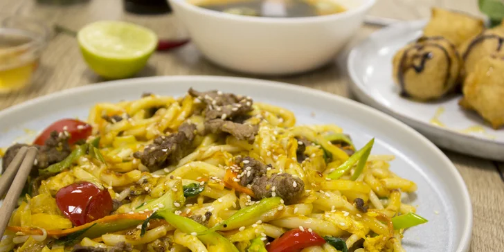 Parádní japonské menu pro 1 i 2: miso polévka, udon nudle a smažené ovoce