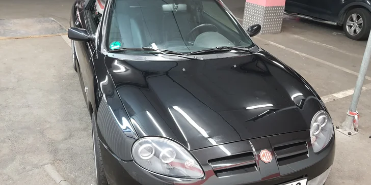 Nablýskané auto: nejmodernější keramická ochrana laku na 12 či 24 měsíců