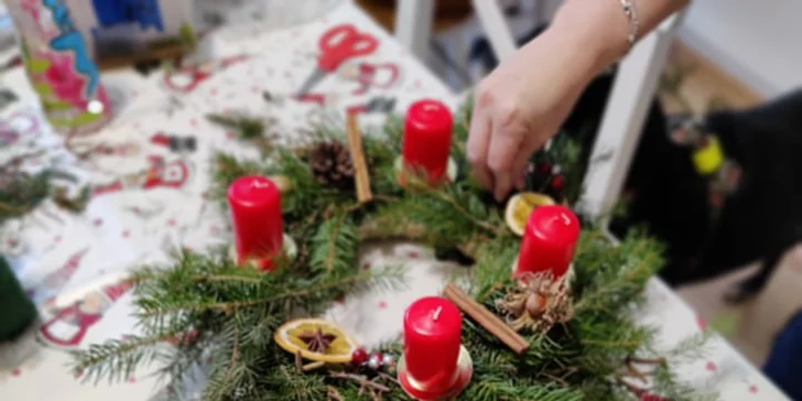 Dvouhodinový kurz tvorby adventních věnců a svícnů pro děti a dospělé