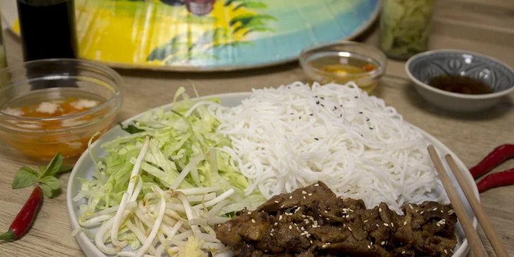 Pochutnejte si na vietnamských specialitách: závitky, Bún chả či Pho i dezert