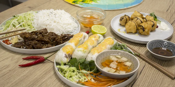 Pochutnejte si na vietnamských specialitách: závitky, Bún chả či Pho i dezert