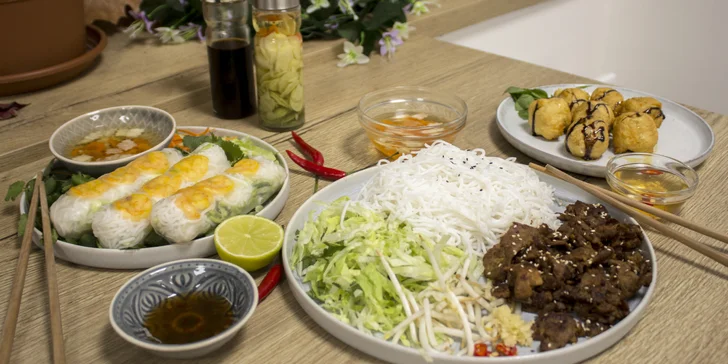 Pochutnejte si na vietnamských specialitách: závitky, Bún chả či Pho i dezert
