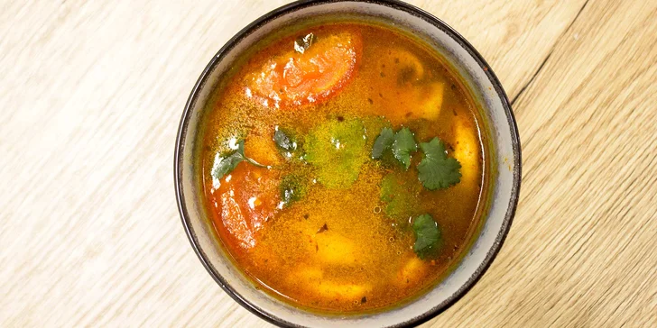 Thajské menu pro 1 či 2 osoby: polévka Tom Yum, křupavá kachna i dezert