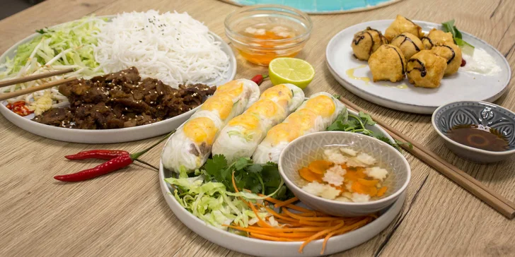 Pochutnejte si na vietnamských specialitách: závitky, Bún chả či Pho i dezert