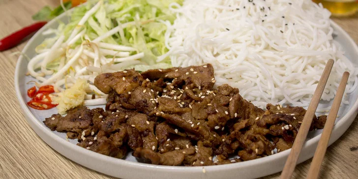Pochutnejte si na vietnamských specialitách: závitky, Bún chả či Pho i dezert