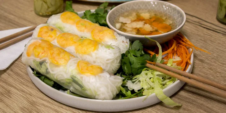 Pochutnejte si na vietnamských specialitách: závitky, Bún chả či Pho i dezert