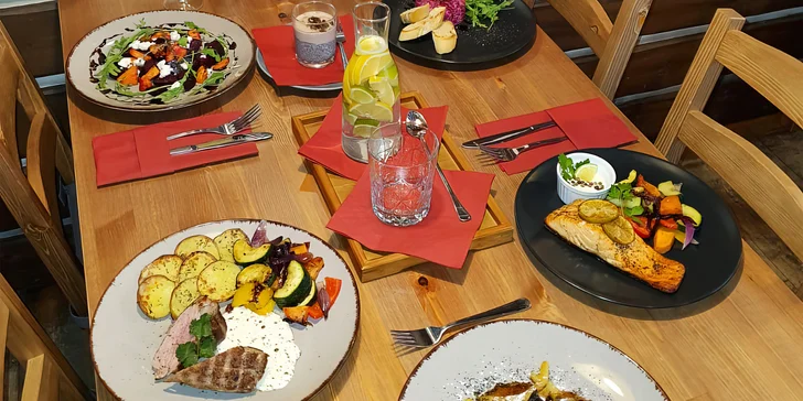 Relax uprostřed lesů: 3chodové menu, masáž nebo sauna a vířivka pro dva