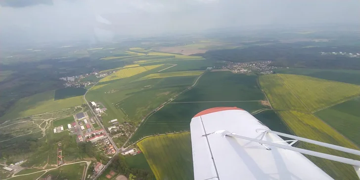 Do oblak s ultralehkým letounem Vampire II nebo bezmotorovým kluzákem Blaník
