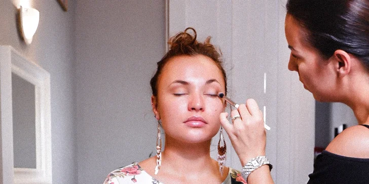 Udělejte něco pro sebe: večerní líčení i styling účesu pro 1 nebo 2 osoby