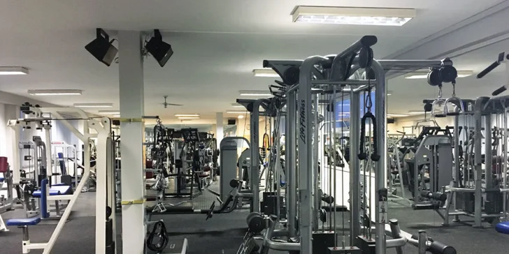 Hodinová individuální fitness lekce s trenérem a první vstup do fitness
