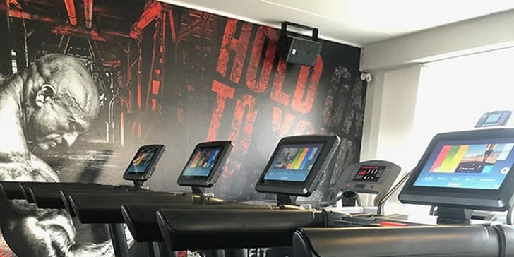 Hodinová individuální fitness lekce s trenérem a první vstup do fitness