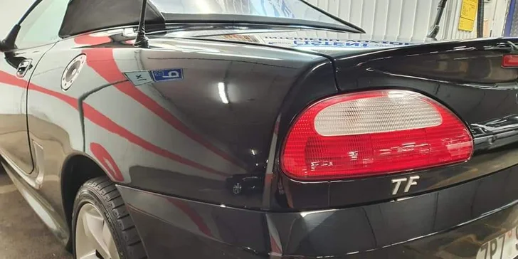 Nablýskané auto: nejmodernější keramická ochrana laku na 12 či 24 měsíců