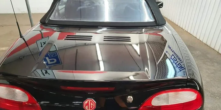 Nablýskané auto: nejmodernější keramická ochrana laku na 12 či 24 měsíců