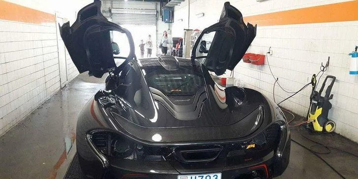 Nablýskané auto: nejmodernější keramická ochrana laku na 12 či 24 měsíců