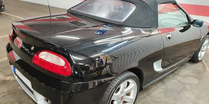 Nablýskané auto: nejmodernější keramická ochrana laku na 12 či 24 měsíců