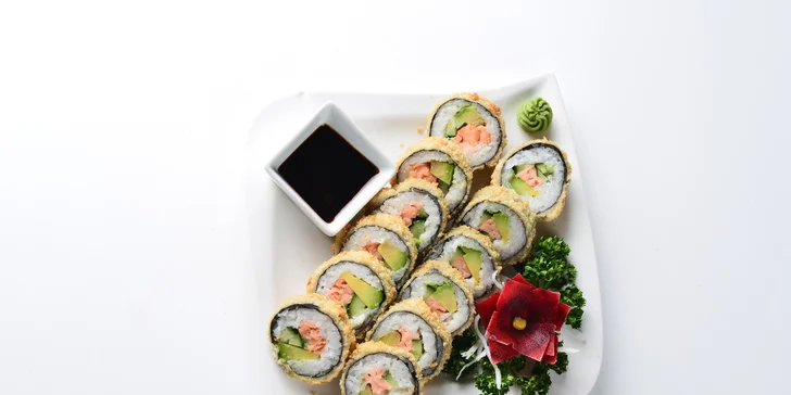 Sety s 10–75 kousky sushi v Banyan Bistro Opava: vege, smažené i s rybami