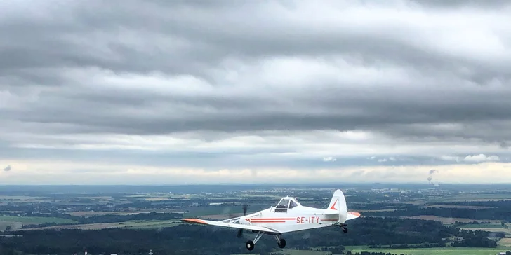 Do oblak s ultralehkým letounem Vampire II nebo bezmotorovým kluzákem Blaník
