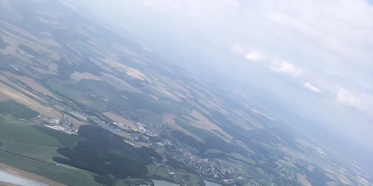 Do oblak s ultralehkým letounem Vampire II nebo bezmotorovým kluzákem Blaník