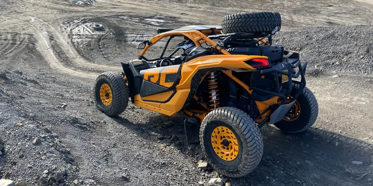 Jízda v dakarské buggy Can-Am Maverick na polygonu Hummer centra: spolujezdec či řidič