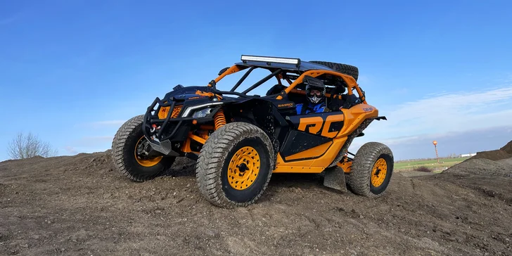 Jízda v dakarské buggy Can-Am Maverick na polygonu Hummer centra: spolujezdec či řidič