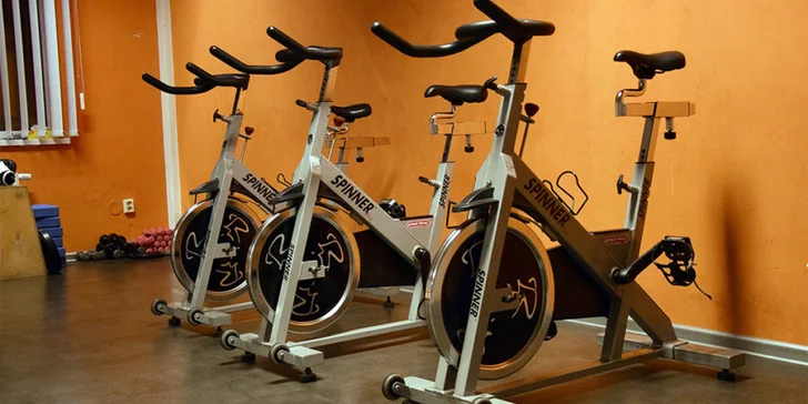Hodinová individuální fitness lekce s trenérem a první vstup do fitness