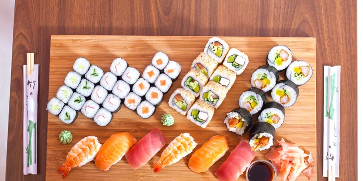 Sety s 16–75 kousky sushi v Banyan Bistro Opava: vege, smažené i s rybami