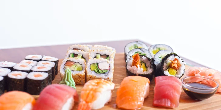 Sety s 16–75 kousky sushi v Banyan Bistro Opava: vege, smažené i s rybami