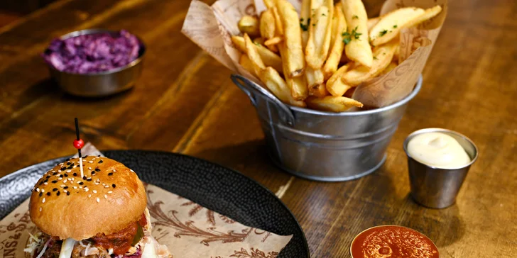 Degustace miniburgerů na Žižkově pro dva: Black Angus, losos, trhané vepřové i jelení