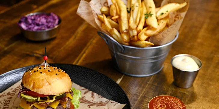 Degustace miniburgerů na Žižkově pro dva: Black Angus, losos, trhané vepřové i jelení