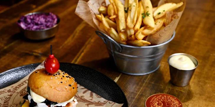 Degustace miniburgerů na Žižkově pro dva: Black Angus, losos, trhané vepřové i jelení