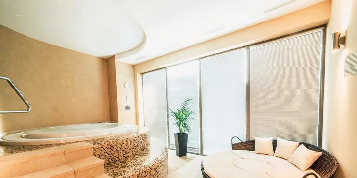 Wellness pobyt s polopenzí: saunový svět, bazén, jacuzzi a další relax