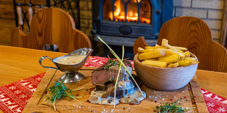 Tříchodové menu pro dva: carpaccio ze svíčkové, rumpsteak s hranolky a dýňový cheesecake