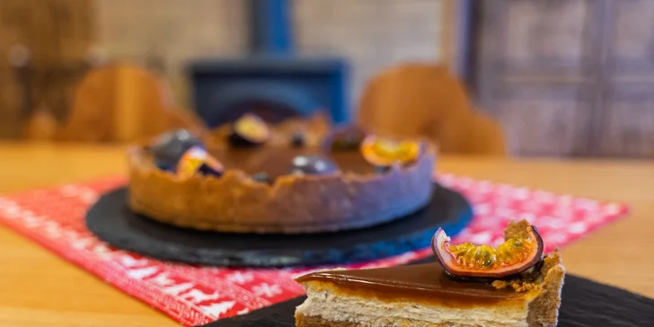 Tříchodové menu pro dva: carpaccio ze svíčkové, rumpsteak s hranolky a dýňový cheesecake