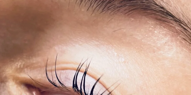 Kompletní kosmetické ošetření vč. masáže obličeje nebo lash lifting